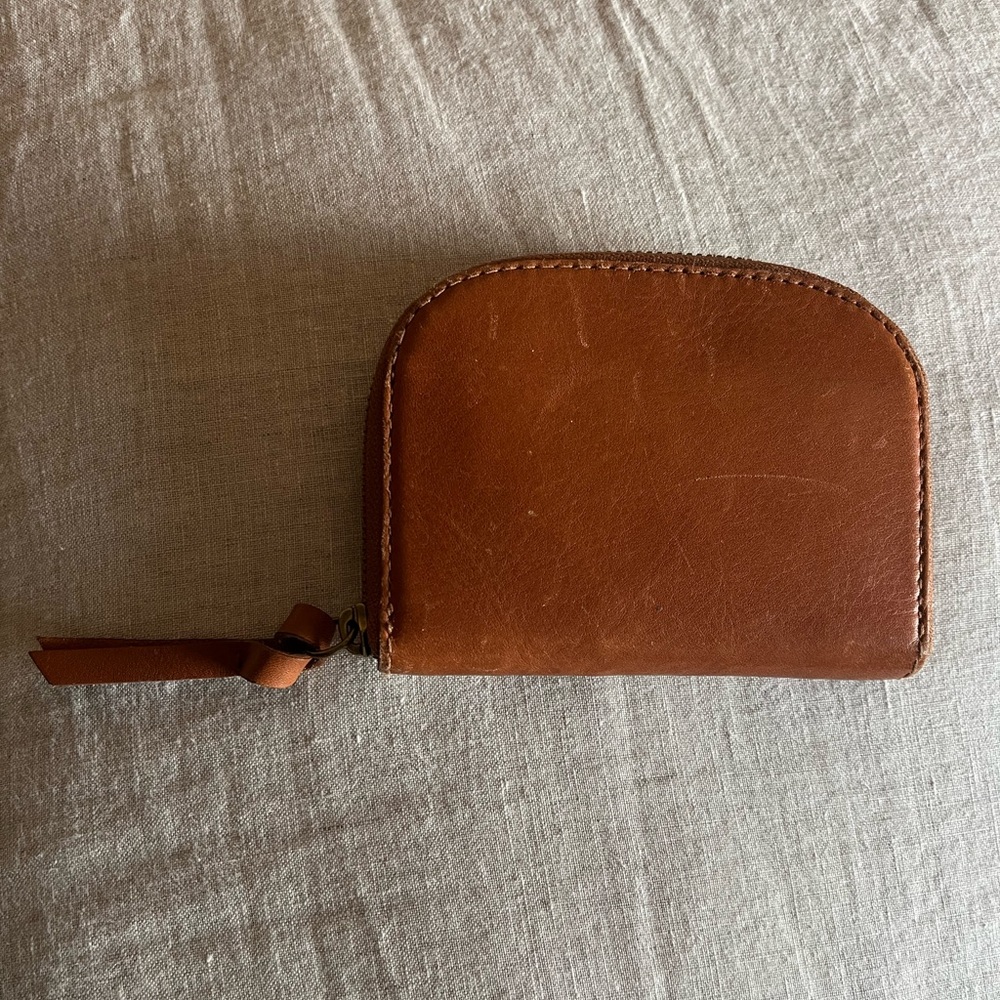Madewell The Zip Wallet in Leather in burnished caramel